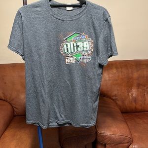 GILDAN YOUTH BOYS T-SHIRT SIZE M